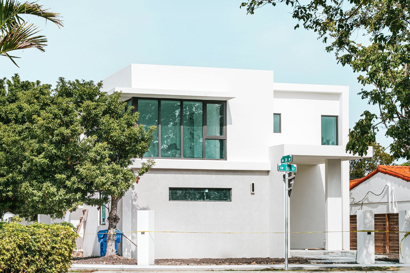 Flat roof house